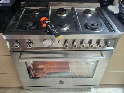 CityFix Appliance technician performing a diagnostic test on a Bertazzoni range to resolve a Bertazzoni oven not heating issue.